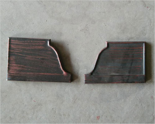 封蓋由鍍鋅板沖壓而成,蓋內(nèi)澆鑄密封膠,密封效果好.
